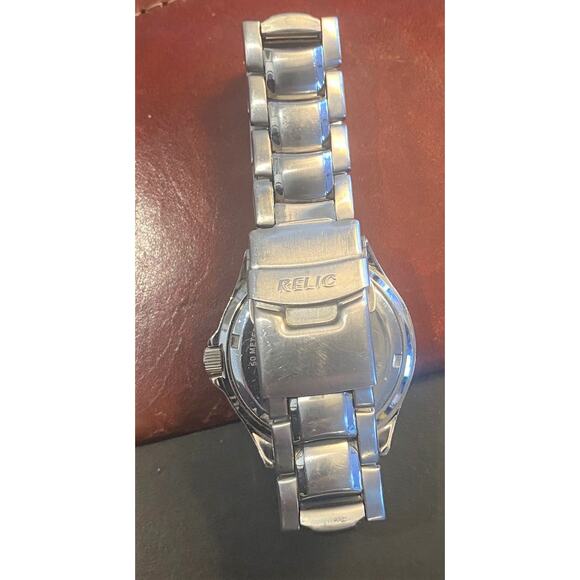 Men's 40mm Silber Tone Relic Wet Watch, ZR11589, WR 50M - Picture 4 of 4